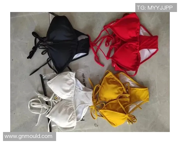 夏日清新畅游 选对泳装让你成为海滩焦点 完美诠释自信与风情